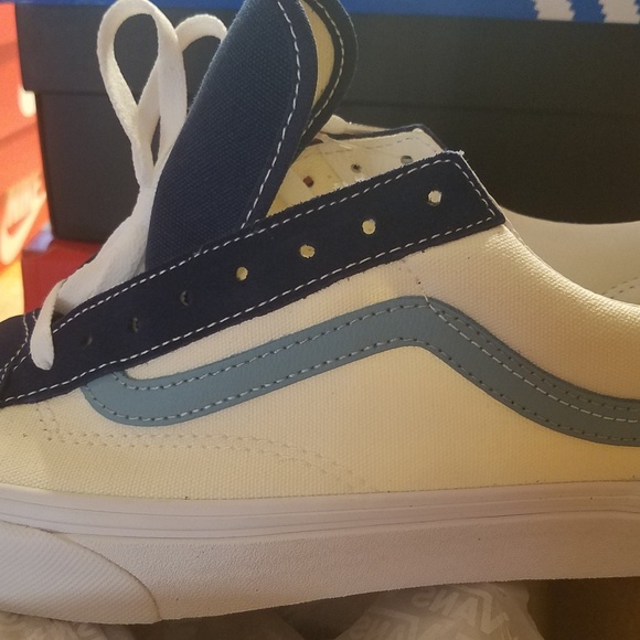 Sneakers - Picture 2 of 4